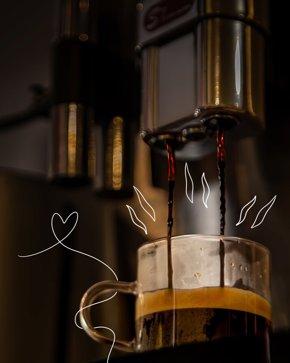 Barra y máquina de café