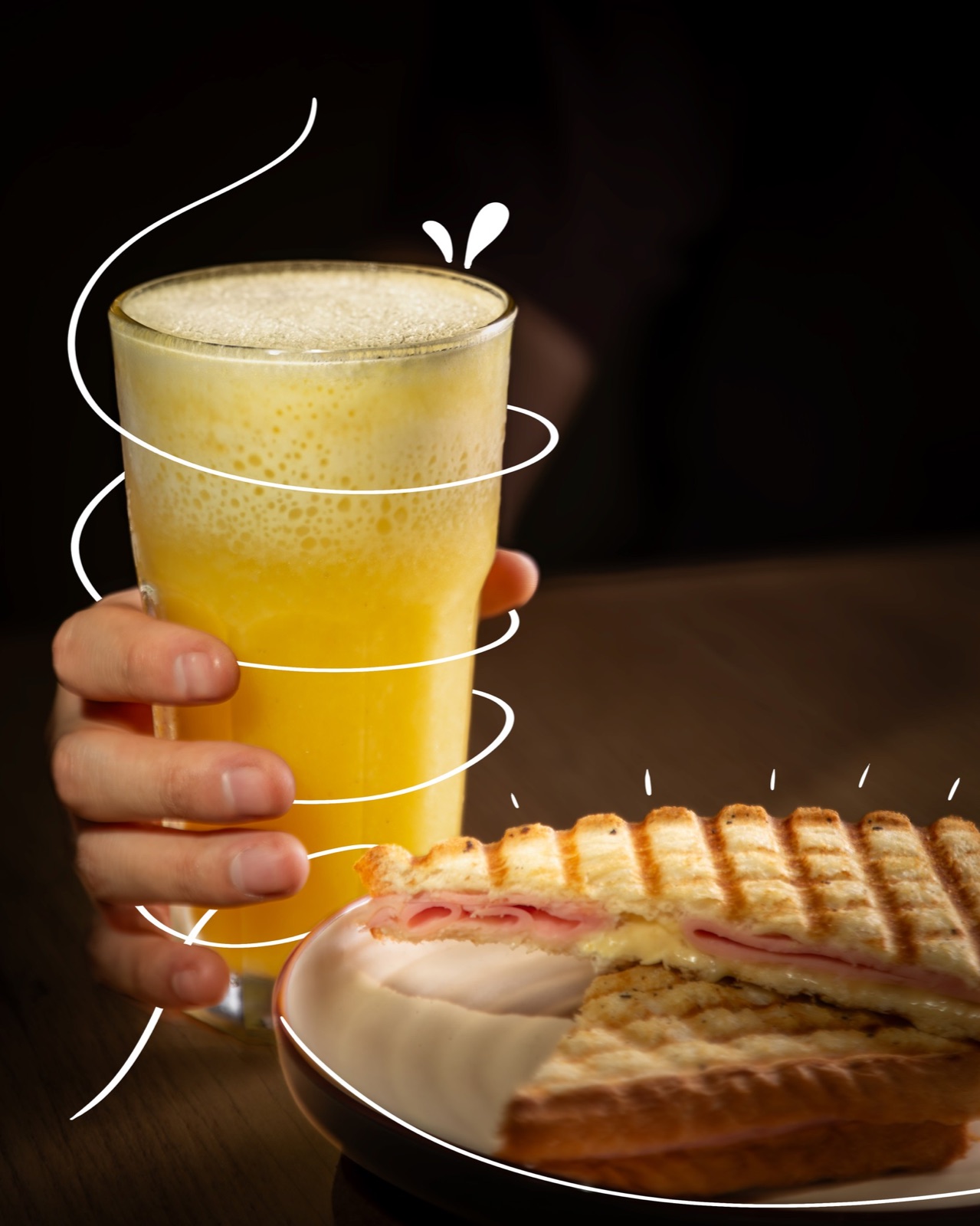 Jugo de naranja y sandwich mixto